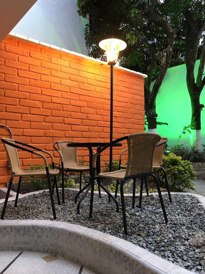 Backpackers Inn Medellin Exterior photo